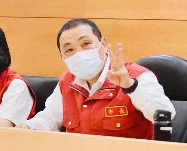 新北市長侯友宜16日表示，將自17日中午於聯合醫院板橋院區設立社區篩檢站。(圖：侯友宜臉書)