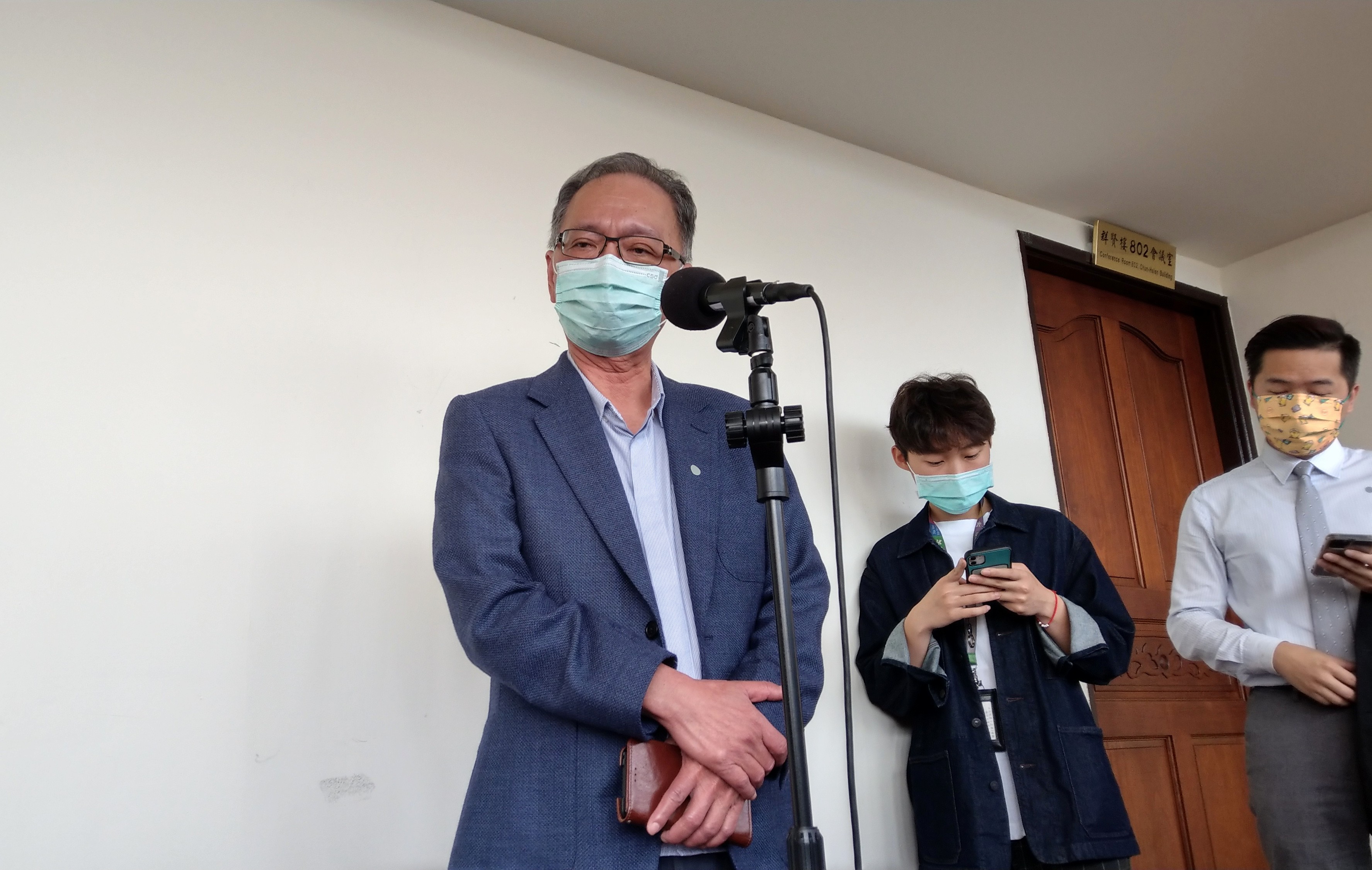 衛福部次長薛瑞元10日表示，由於華航諾富特案又有病例，衛福部長陳時中上午召開緊急會議討論。(劉品希 攝)