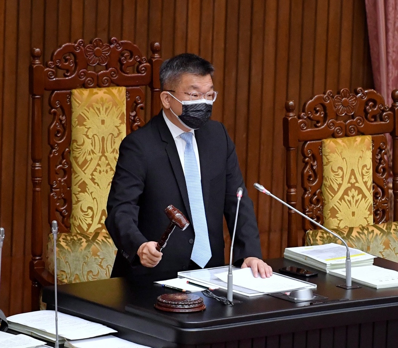 立院三讀完善高中救濟制度， 高中生不服學校懲處可提申訴。(圖：中央社 )