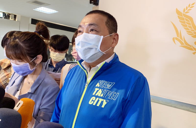 新北市長侯友宜（右）(資料照片/中央社)