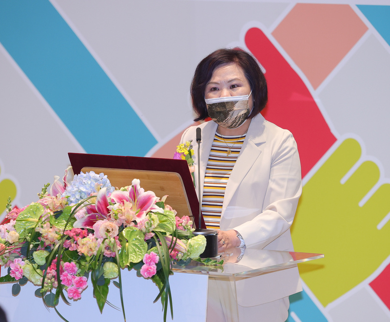 勞動部11日舉行「職災勞工重返職場服務管理中心 」揭牌暨職災勞工復工協助試辦計畫合作備忘錄簽署儀式，勞動部長許銘春（圖）出席並致詞。 (圖：中央社)