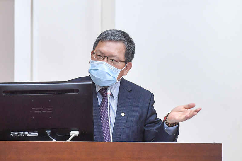 財政部長蘇建榮表示，因涉及國庫調度，並未同意再延長報稅，盼民眾多利用網路申報。(資料照片／中央社)