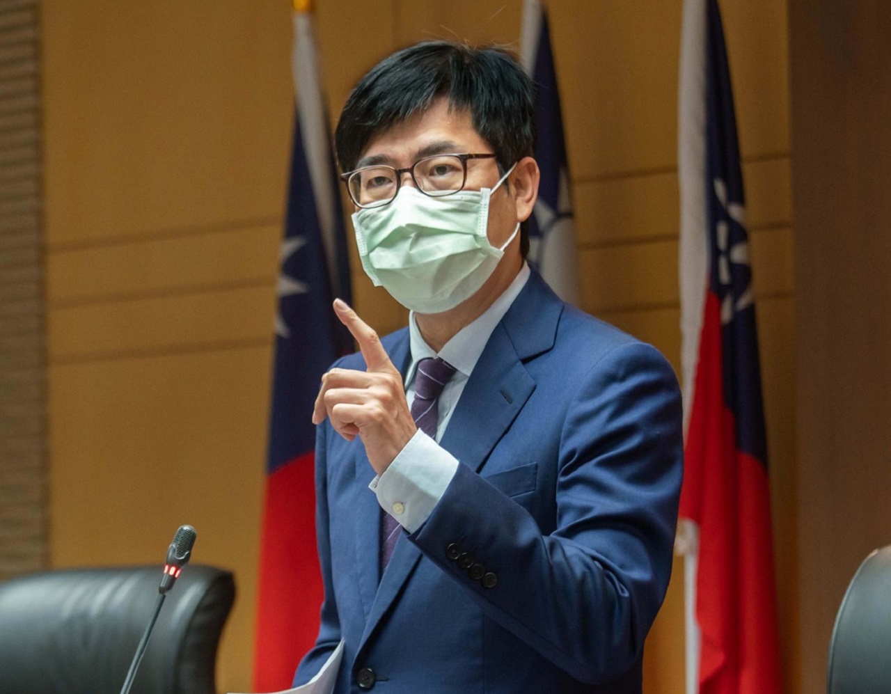 高雄市長陳其邁14日表示，市府針對該個案的居住、工作等地點大範圍匡列；高雄市也將實施6大措施。(圖：陳其邁臉書)