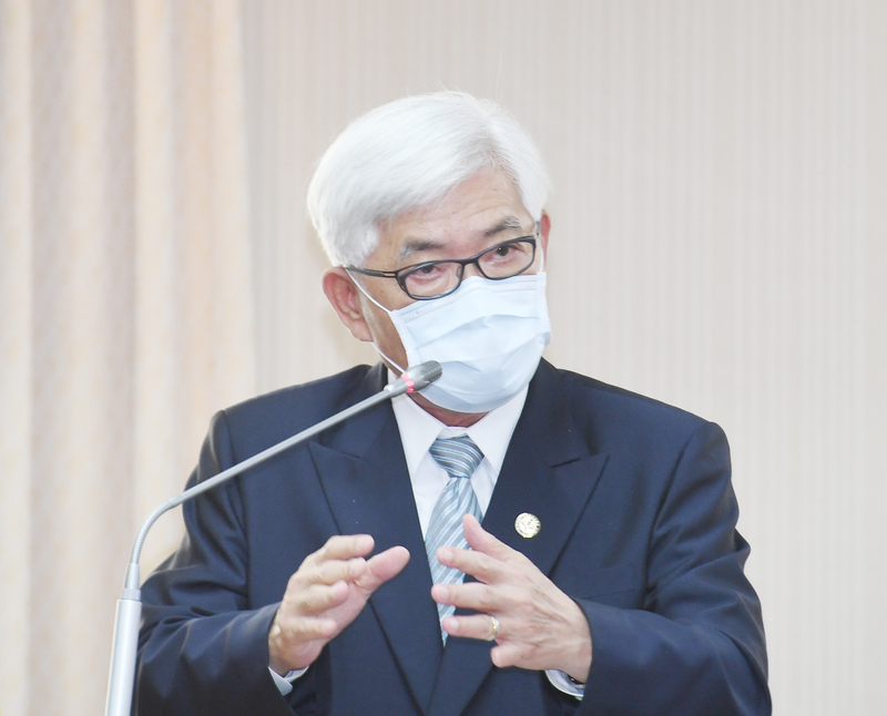 中選會主委李進勇7日再度強調，不在籍投票趕不上年底公投實施。 (資料照片／中央社)