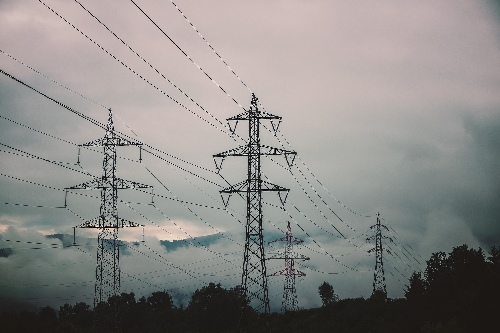 台電興達電廠發生事故，導致全台灣輪流分區停電。示意圖。(pixabay圖庫)