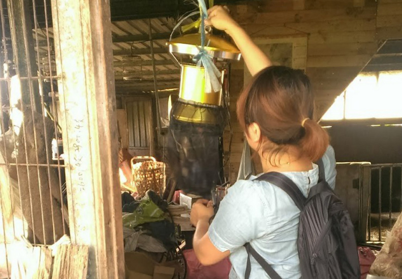 面對武漢肺炎疫情，疫調人員絕對是防疫一大幕後功臣。但外人難以想像的是，疫調人員除得要和個案搏感情，可能還得爬水塔採檢水源、跑豬圈抓蚊子等，默默守護全台民眾健康。（林治萱提供） (圖：中央社)
