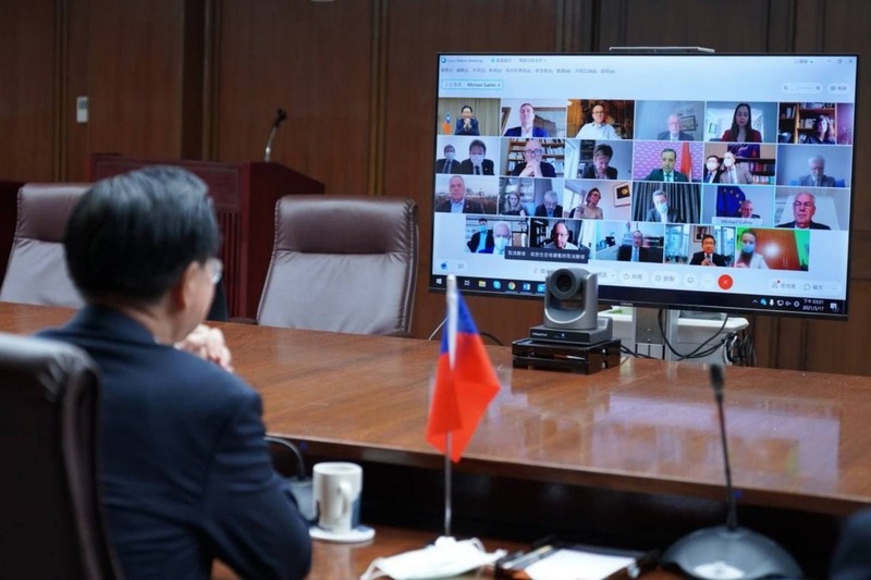 歐洲地區「福爾摩沙俱樂部」17日舉行線上會議，外交部長吳釗燮與歐洲24國、共30名俱樂部共同主席及核心國會議員互動熱烈，長達一小時。（外交部提供） (圖：中央社)