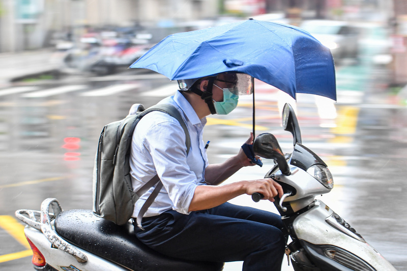 中央氣象局表示，北部19日多雲到晴，午後要留意局部雷陣雨 (資料照／中央社)
