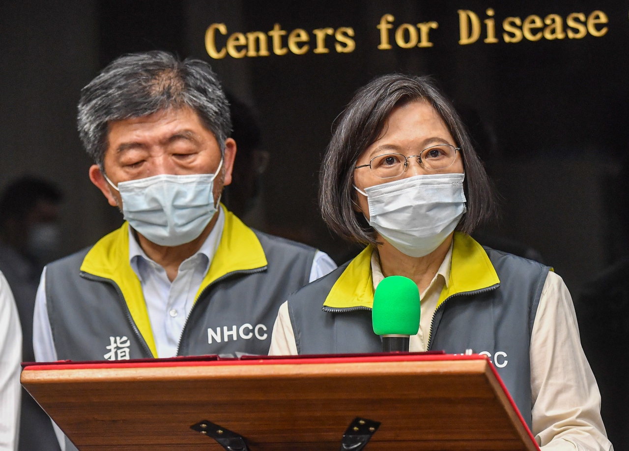 總統蔡英文視察「嚴重特殊傳染性肺炎中央流行疫情指揮中心」（指揮中心提供）