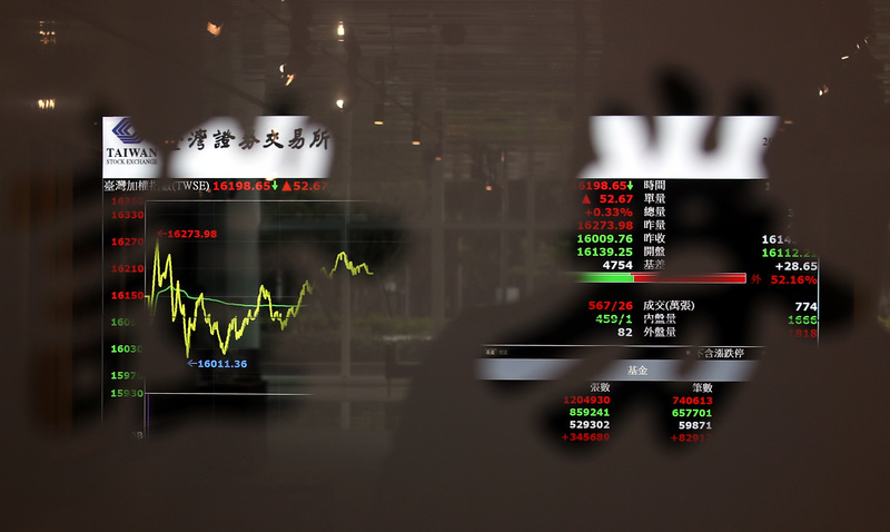 金管會表示，目前已有29家券商、合計276處據點營業大廳已經關閉，暫時不開放客戶看盤和臨櫃辦理。(圖：中央社)