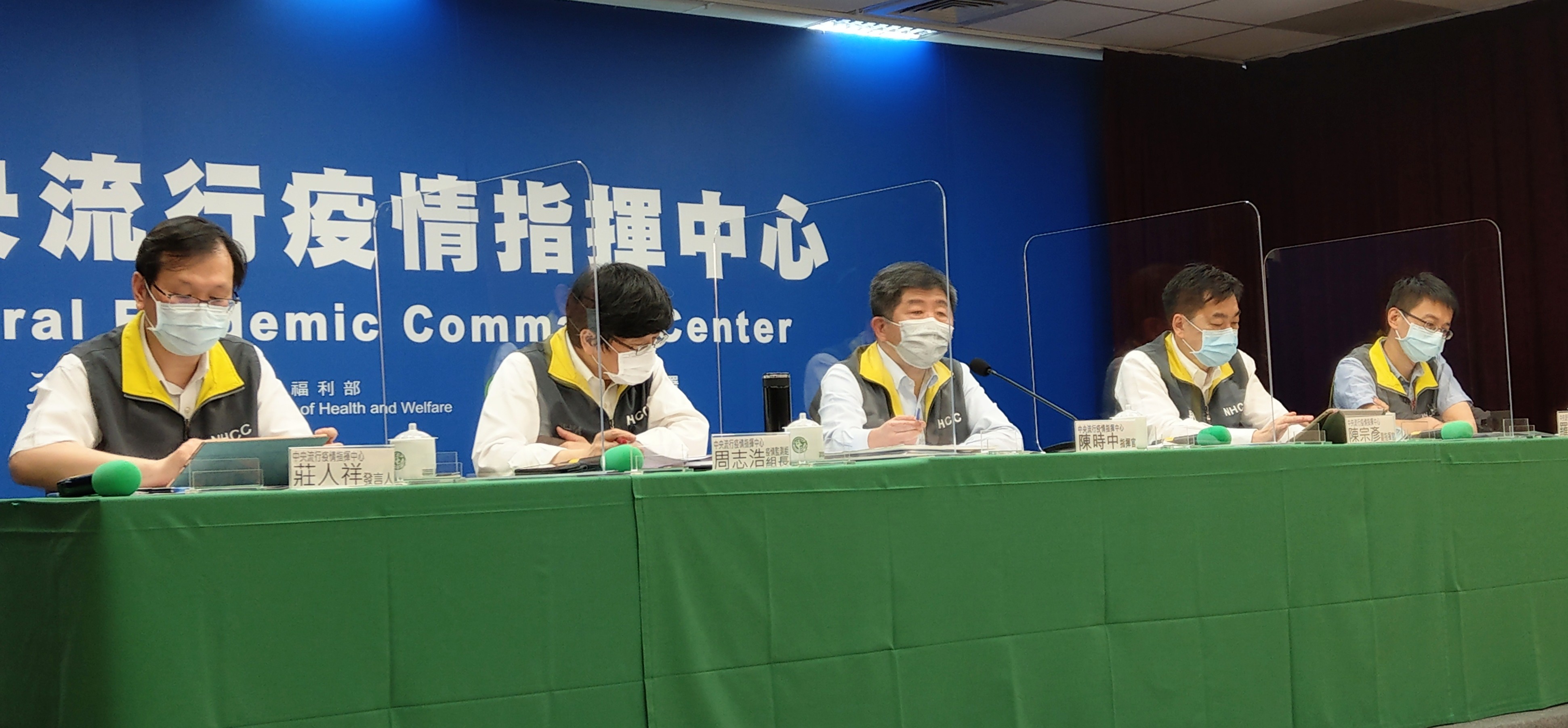 指揮中心20日公布國內新增286例本土病例。(劉品希 攝)