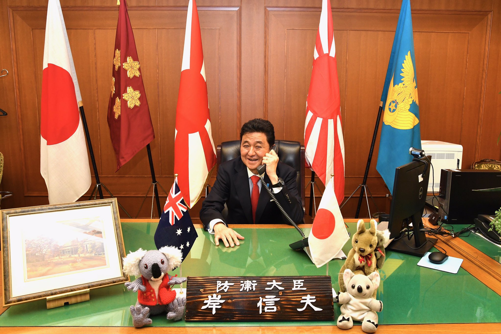 日本防衛大臣岸信夫19日與澳洲國防部長杜登（Peter Dutton）舉行電話會談。 (圖:日本防衛省推特)
