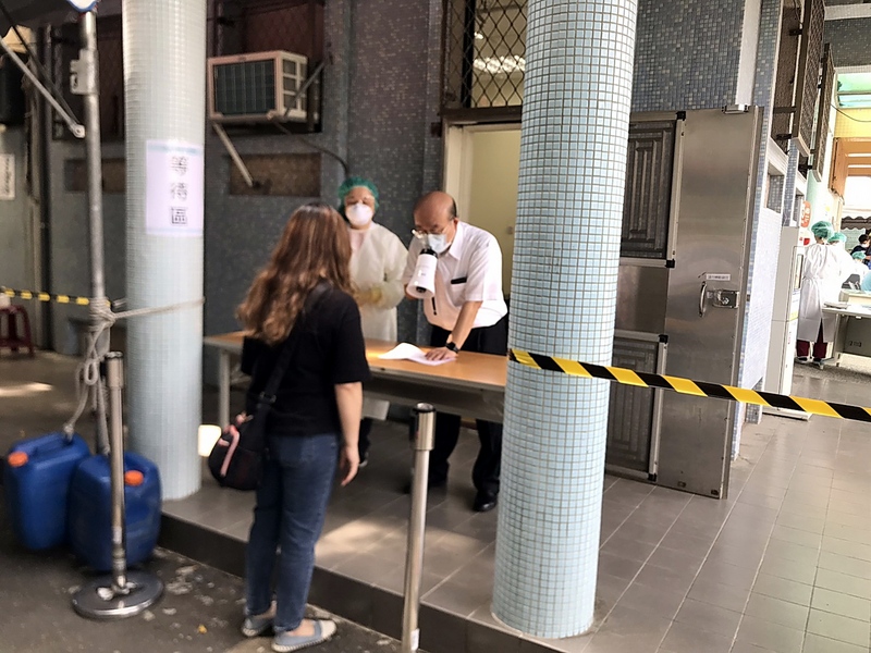 三級警戒社區加強防疫 內政部提醒五點指引。（新店耕莘醫院提供） (圖：中央社)
