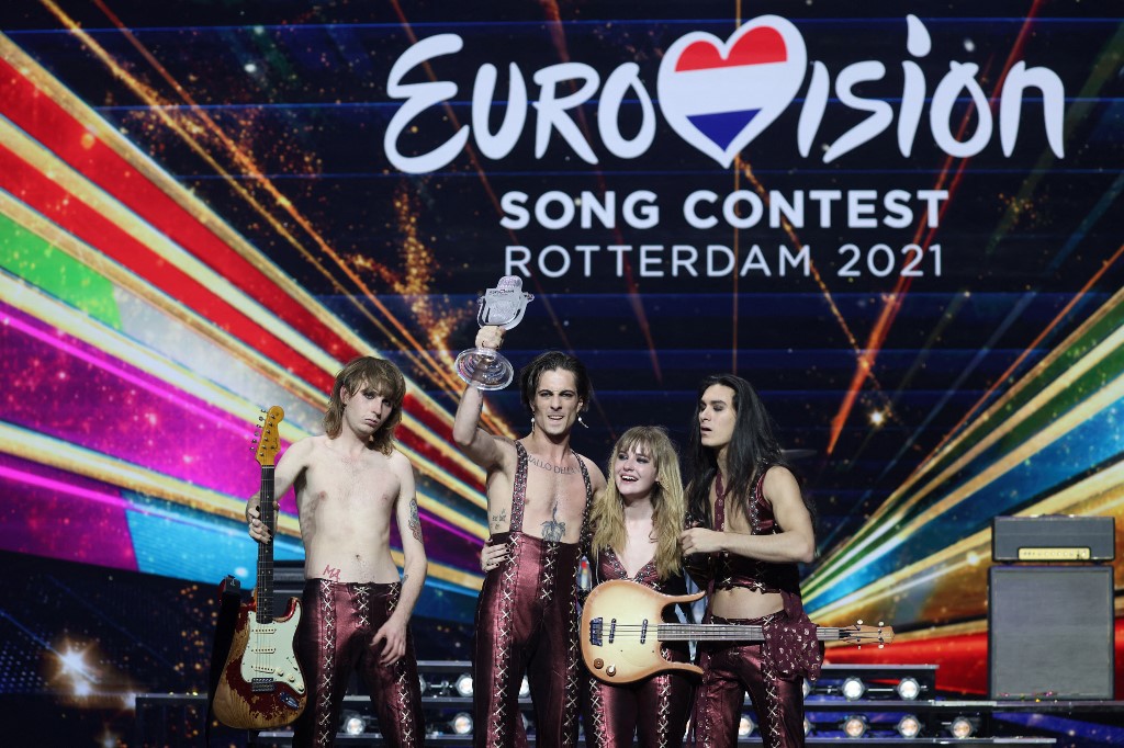代表義大利參賽的華麗搖滾樂團「天際月光」(Maneskin)在歐洲歌唱大賽(Eurovision)中奪冠。(AFP)