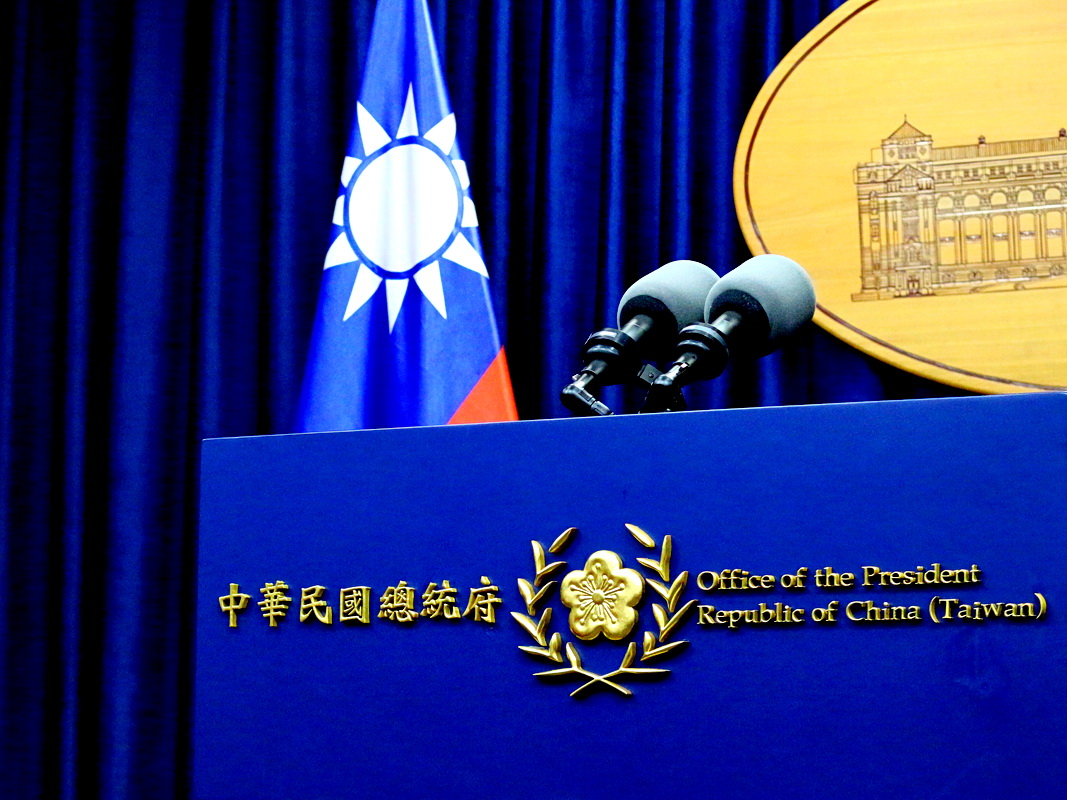 針對地方政府及民間企業組織購買捐贈疫苗相關議題，總統府29日表示，必須確保原廠對政府直接負疫苗安全與法律責任 (央廣記者王照坤 攝)