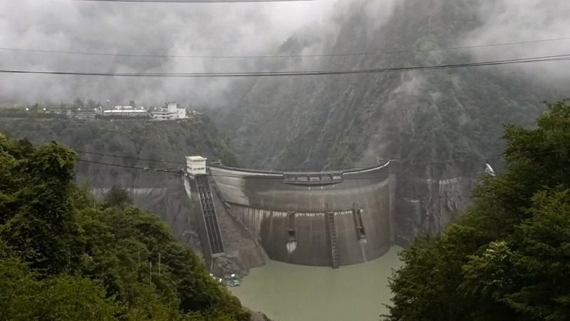 鋒面報到，30日全台各地陸續有降雨，德基水庫集水區上午起也持續降雨，水利署表示，這波降雨對水情有相當助益。（民眾提供） (圖：中央社)