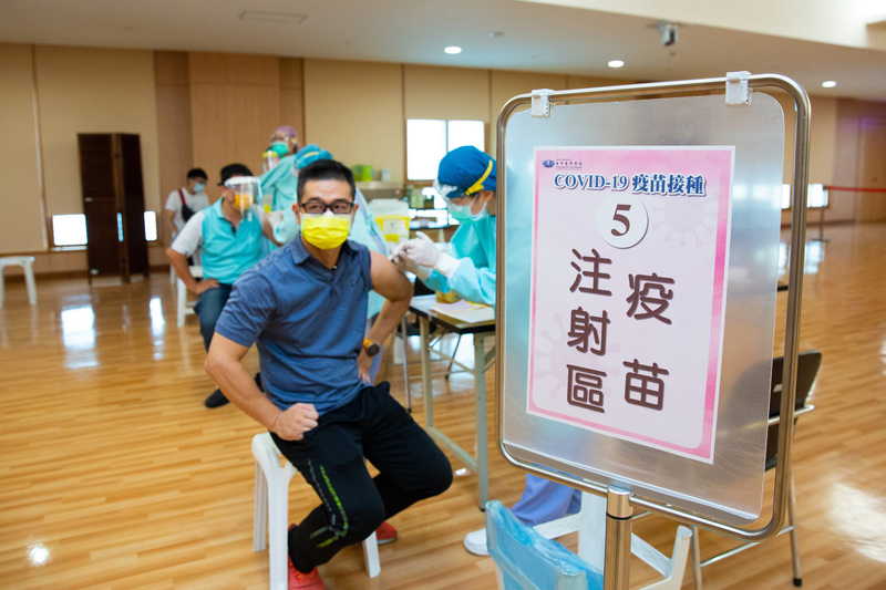 第一線警察施打疫苗。（資料照片／警方提供） (中央社)