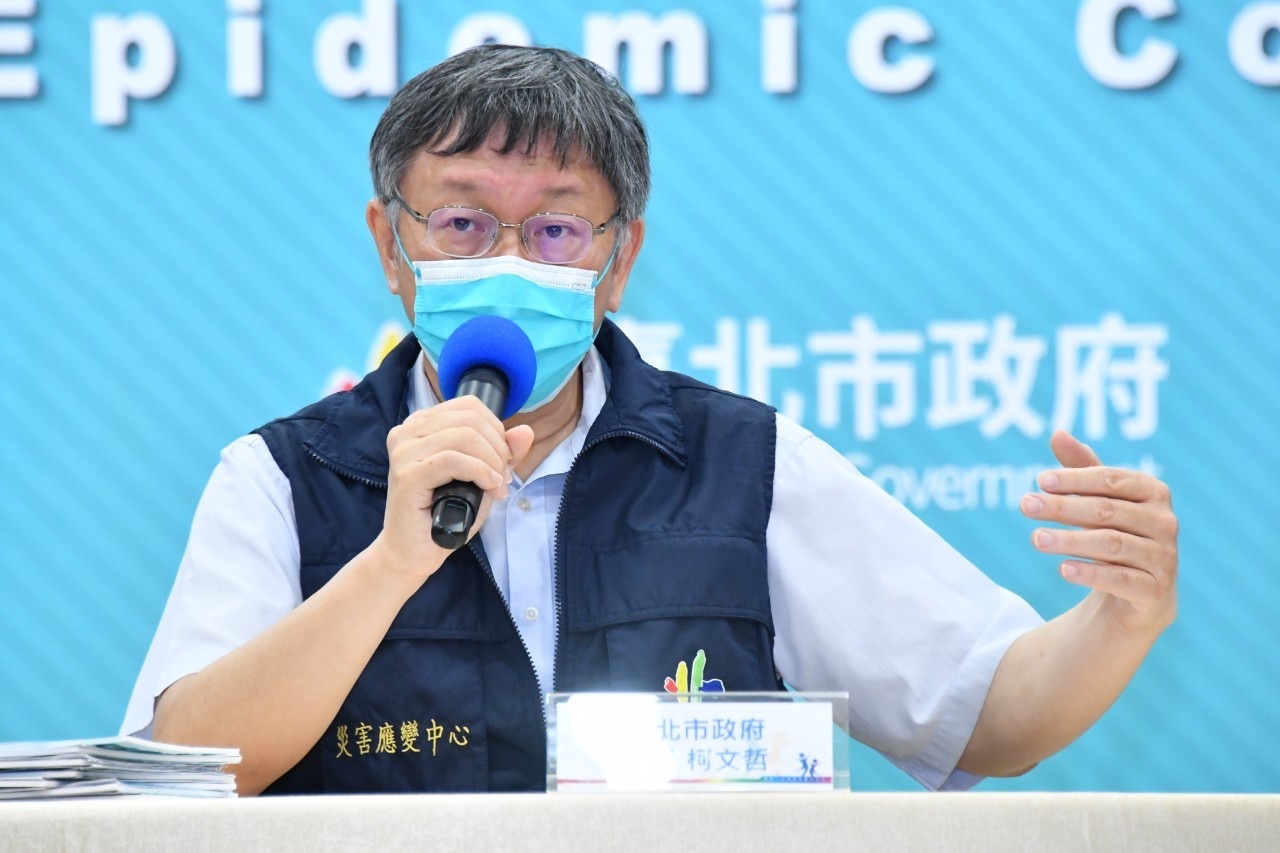 台北市長柯文哲表示，確診者將一律送到專責防疫旅館，空出的人力將做疫調，以圍堵疫情。(北市府提供)