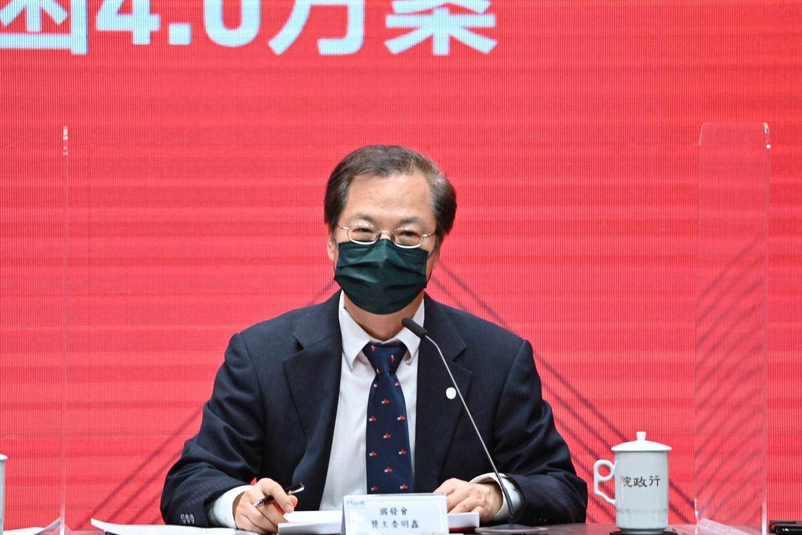 國發會主委龔明鑫表示，今年個人現金紓困共730萬人受惠。(行政院提供)