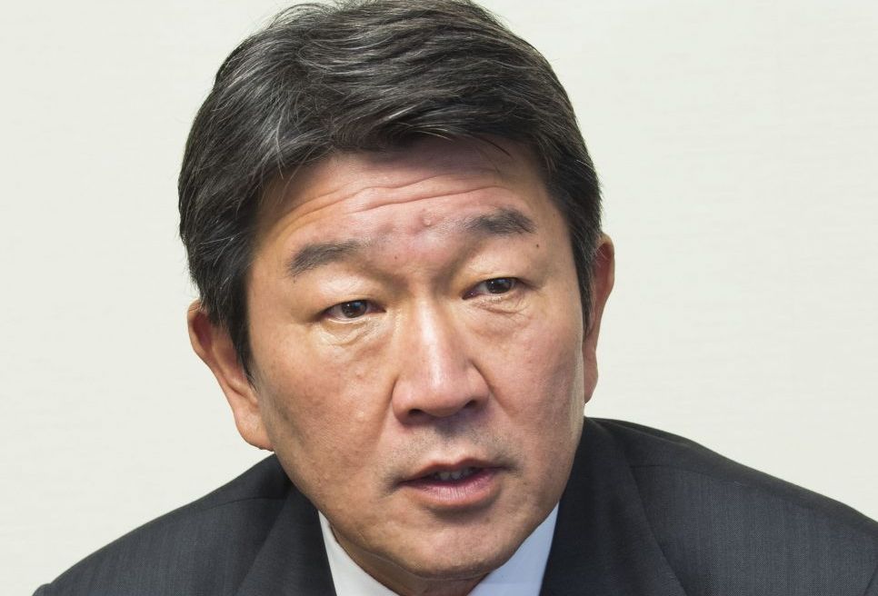 日本外相茂木敏充今(3)日在參議院再次強調六月底捐台疫苗，此事迫切，有絕對必要。(圖取自維基百科)