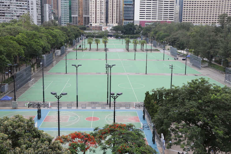 圖為2021年香港當局以防控COVID-19疫情為由，封閉了整個維園。(資料照片/CNA)