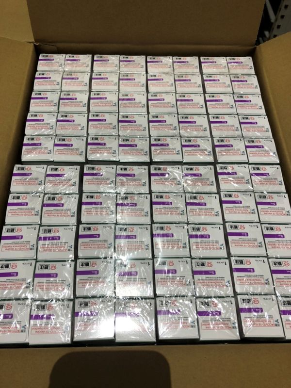 日本捐贈台灣的123萬8460劑阿斯特捷利康（AZ）疫苗4日下午抵達台灣，衛福部食藥署表示，最快可於11日傍晚驗畢並核發封緘證明書。（圖：衛福部食藥署提供）