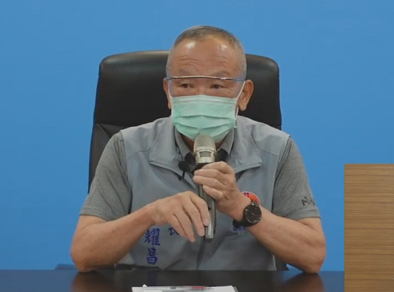 苗栗縣長徐耀昌11日建議中央加速、加量配發足夠的疫苗，中央與地方一同抗疫。(圖擷自徐耀昌臉書)