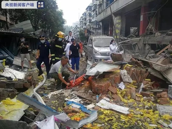 湖北十堰嚴重氣爆炸毀市場。 (圖:翻拍畫面)