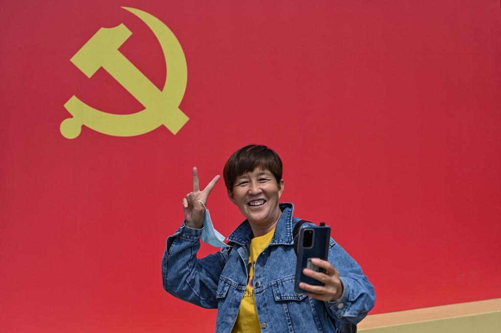 中共百年黨慶將屆，各地持續加強宣傳。 (AFP)