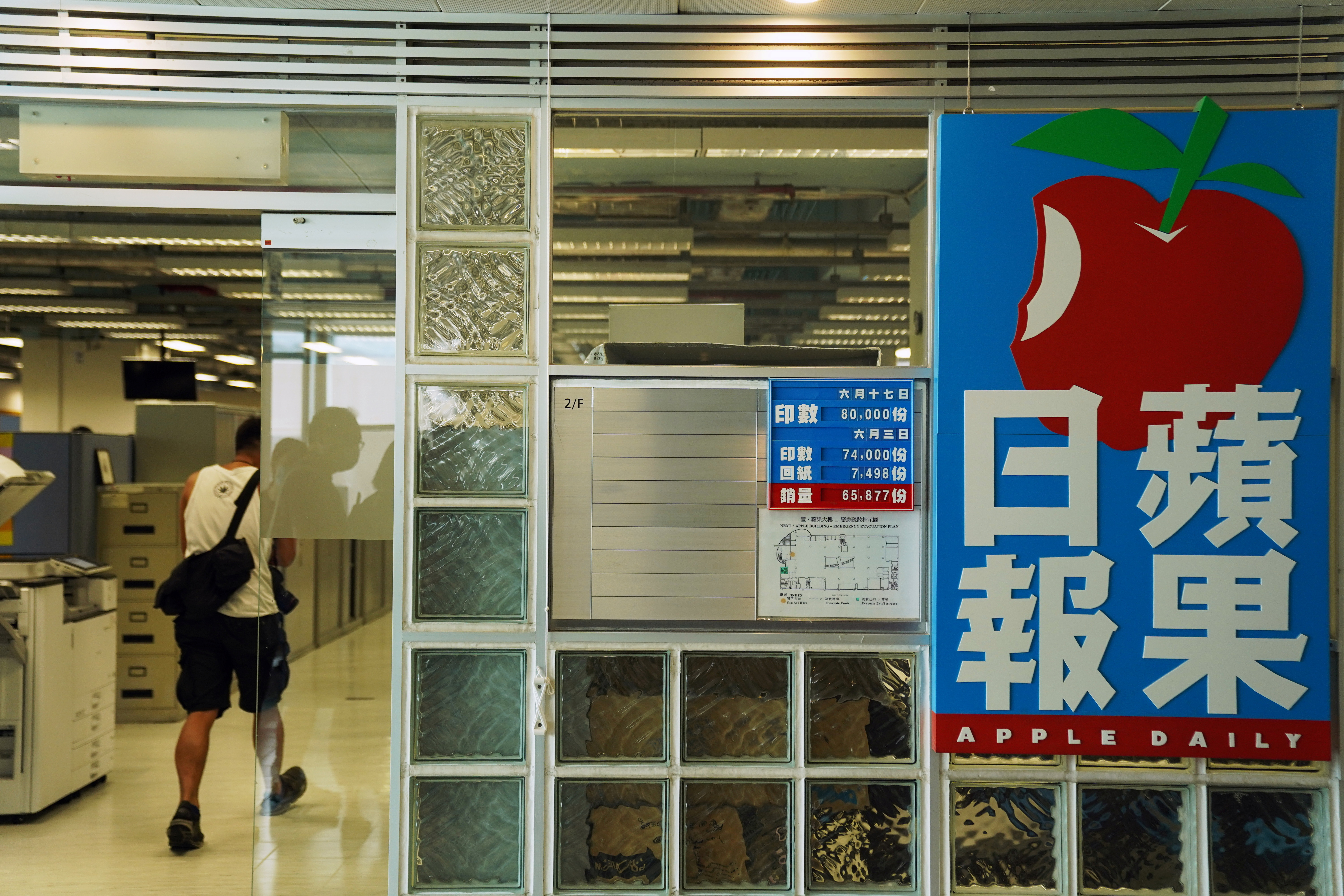 香港警方國安處17日拘捕「壹傳媒」和「蘋果日報」5名高層。(RT/達志影像)