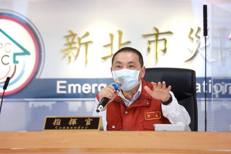 新北市長侯友宜24日表示，新北快篩陽性率持續下降，顯示疫情有受到控制。（檔案照片：新北市政府提供／中央社)