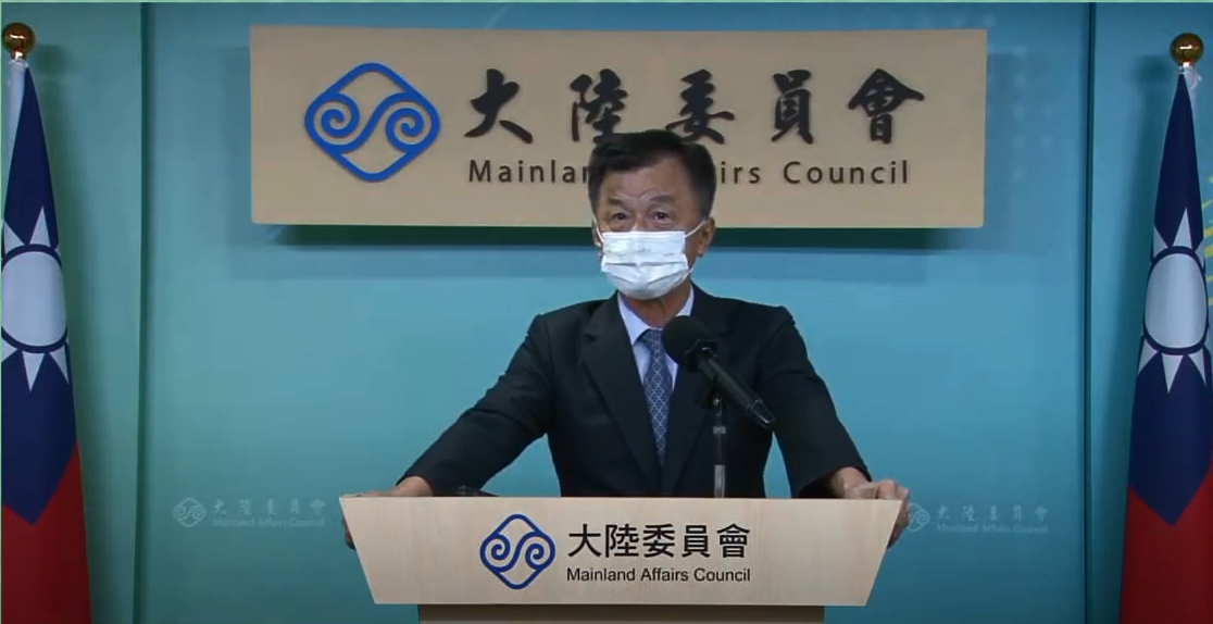 陸委會調整我駐香港辦事處業務調整方式，陸委會主委邱太三表示，除非有其他情勢造成業務無法推展，不然「沒考慮撤館」。(圖擷自陸委會直播)
