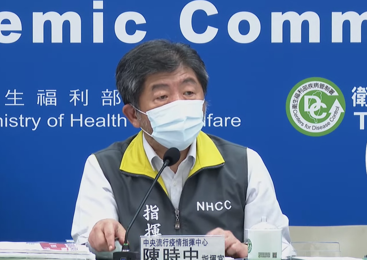 中央流行疫情指揮中心指揮官陳時中面對媒體一再關切三級疫情警戒是否會延長？微解封又是否在望？終於首度鬆口，將於23日中午對外公布，並且將採取全國一致的做法。(圖擷自YouTube)