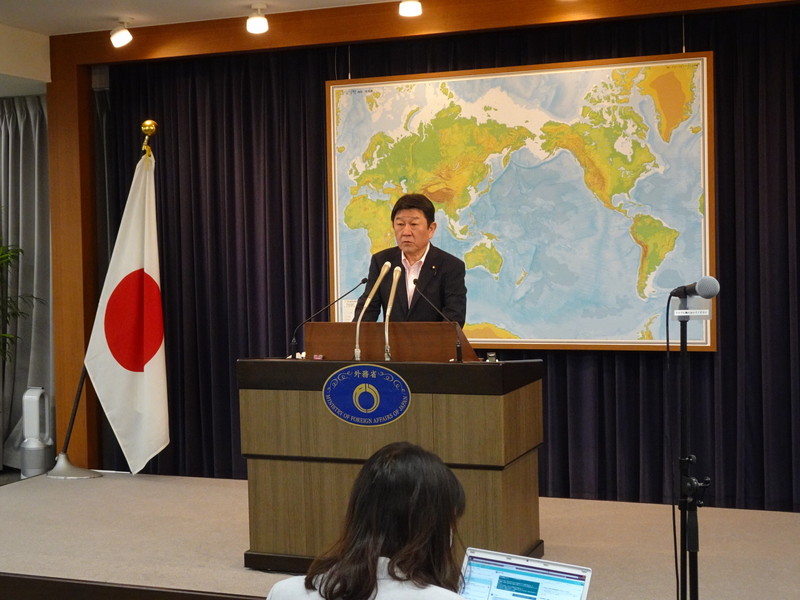 日本外務大臣茂木敏充25日宣布，7月中旬前對台灣追加提供100萬劑AZ疫苗。他表示是考量到日本與台灣之間的關係，台灣在10年前311大地震時迅速馳援日本，提供各種人道支援。 (圖：中央社)