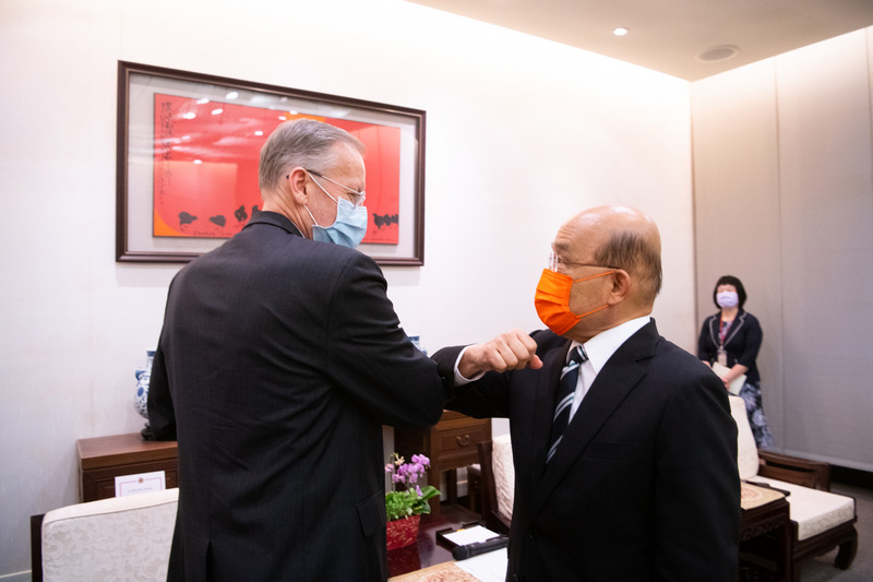 行政院長蘇貞昌6日接見美國在台協會台北辦事處處長酈英傑。 (圖：中央社)