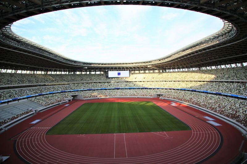 東京奧運7月23日開幕，8日國際奧林匹克委員會（IOC）等召開五方會談決定，東京都及鄰近3縣所有比賽場館採閉門賽。圖為東奧主場館國立競技場2019年12月完工不久照。 (圖：中央社)
