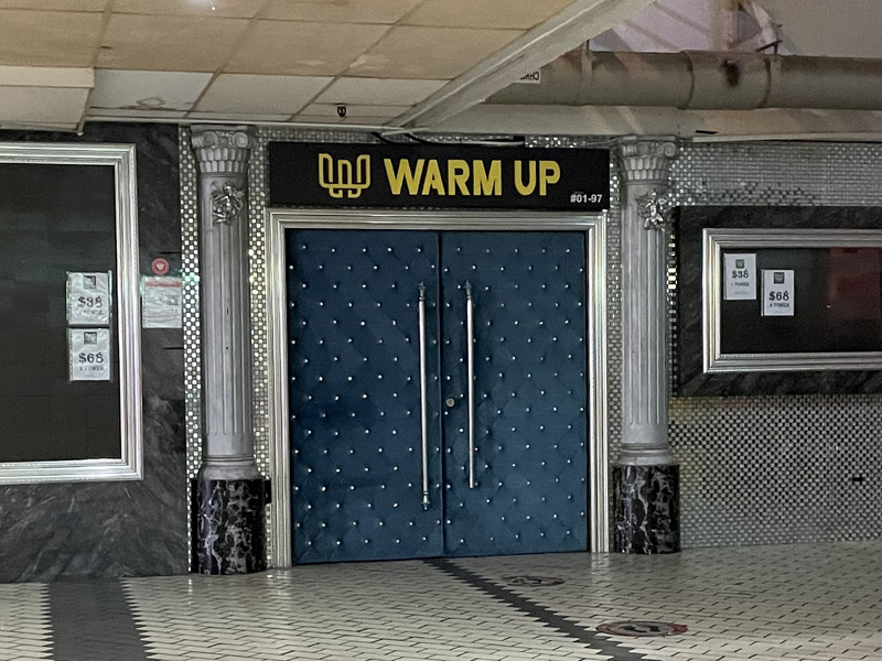 新加坡衛生部發現，數家在疫情期間轉為餐飲型態經營的夜店場所，恐有病毒傳播，要求店家對外關閉2週，進行消毒，圖為其中一家由WU Bistro經營的夜店。 (圖：中央社)