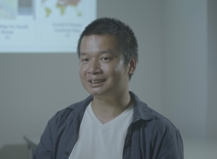 江明宗自詡自己成為一個資訊轉譯者，希望透過政府釋出的公開資料結合資訊科技工具，讓台灣社會變得更好。(影片截圖)