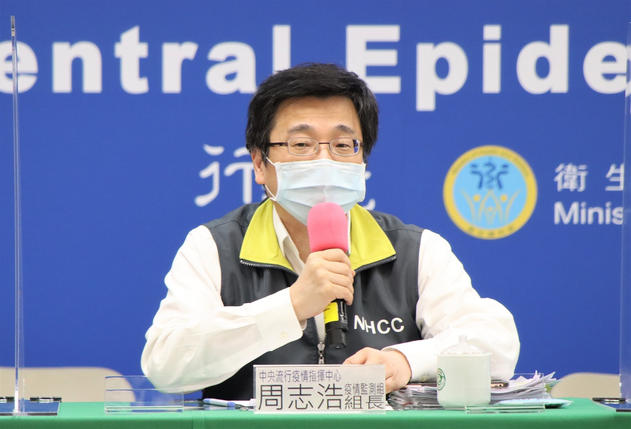 衛福部疾管署長周志浩5日表示，降至二級警戒已經一週，將先檢討二級的防疫措施，例如游泳池、夾娃娃機店是否有條件開放等。(資料照/指揮中心提供)