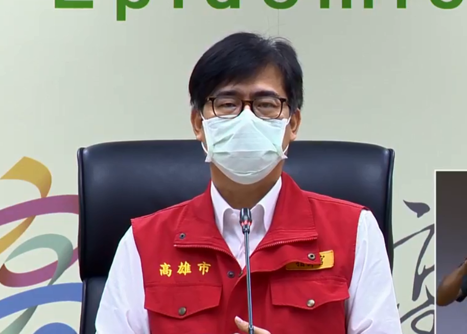 高雄市長陳其邁表示，高雄市目前疫苗覆蓋率達24%，已開始盤點各工作場域相關開放配套措施，預計於23日說明。(圖擷自高市府直播)