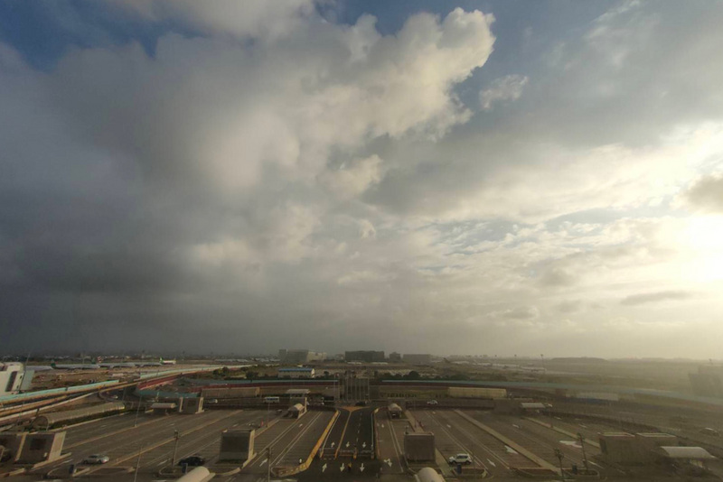 受到颱風尼莎影響，空運國內線取消15架次；海運方面，共停航5航線、26航次。(圖：中央社)