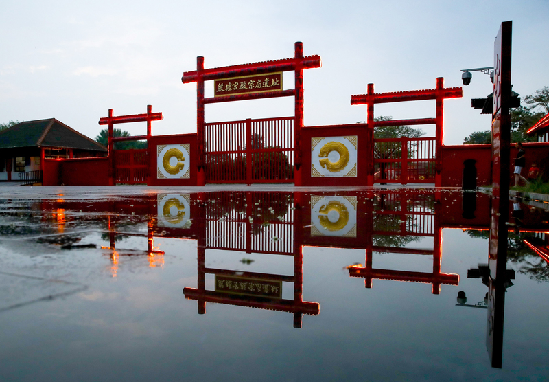 中國科學發展由古時之輝煌直到改革開放前有停滯的趨勢，其中中國之思想體系有重大的影響因素。圖為雨後的殷墟景區，有超過3000年歷史。(圖：中新社提供／中央社)