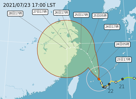 中度颱風「烟花」23日下午5時，仍在台北東方360公里的海面上，持續朝北北西前進，暴風圈正逐漸進入台灣東北部及北部海面。(圖:中央氣象局)