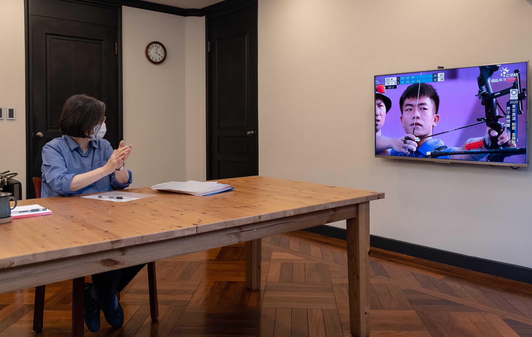 蔡英文總統26日在臉書貼文，恭喜男子射箭代表隊在暌違17年後再次射下奧運銀牌。(圖：蔡英文總統臉書)