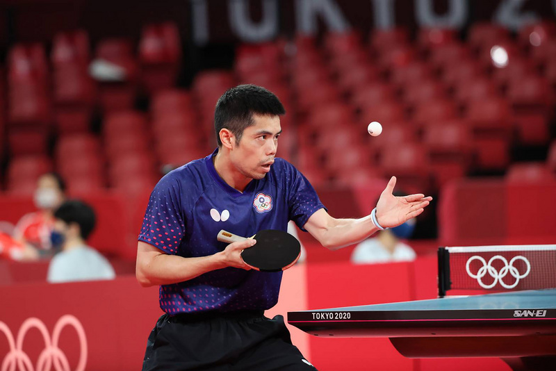 台灣「桌球教父」莊智淵（圖）27日晚間在東京奧運男子桌球單打16強賽迎戰埃及選手艾薩爾（Omar Assar），可惜最終在決勝局以7比11不敵對手，鏖戰7局後以3比4落敗，止步16強。 (圖：中央社)