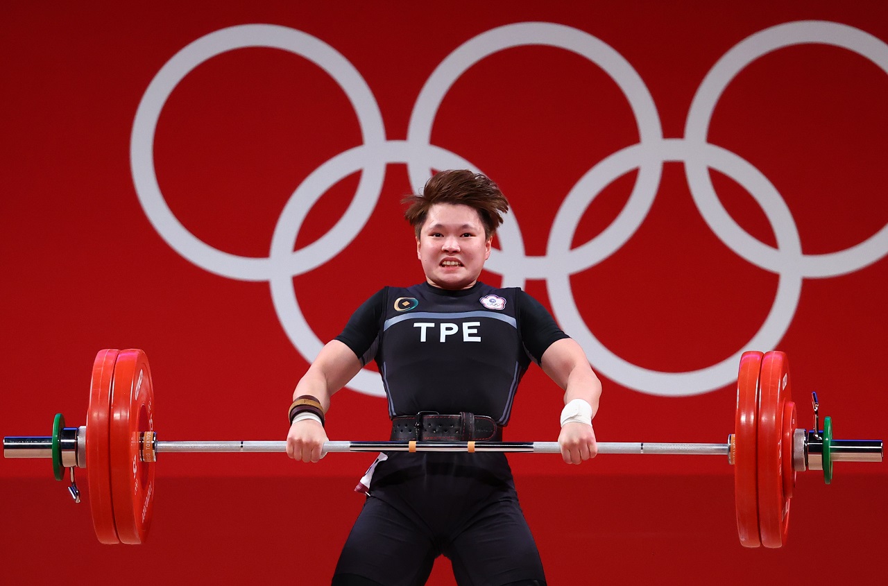 台灣女將陳玟卉(圖)在東奧女子舉重64公斤級賽事奪下銅牌，總統、副總統、行政院長都發文恭賀。(路透社/達志影像)