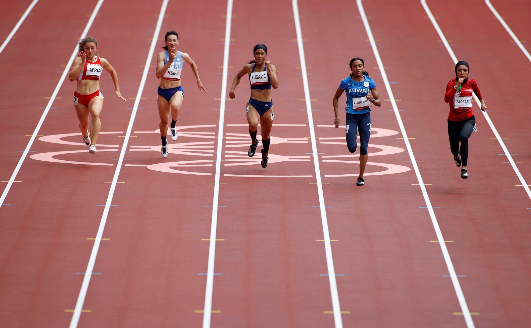 「跨欄女神」謝喜恩(左2)。(路透社/達志影像)