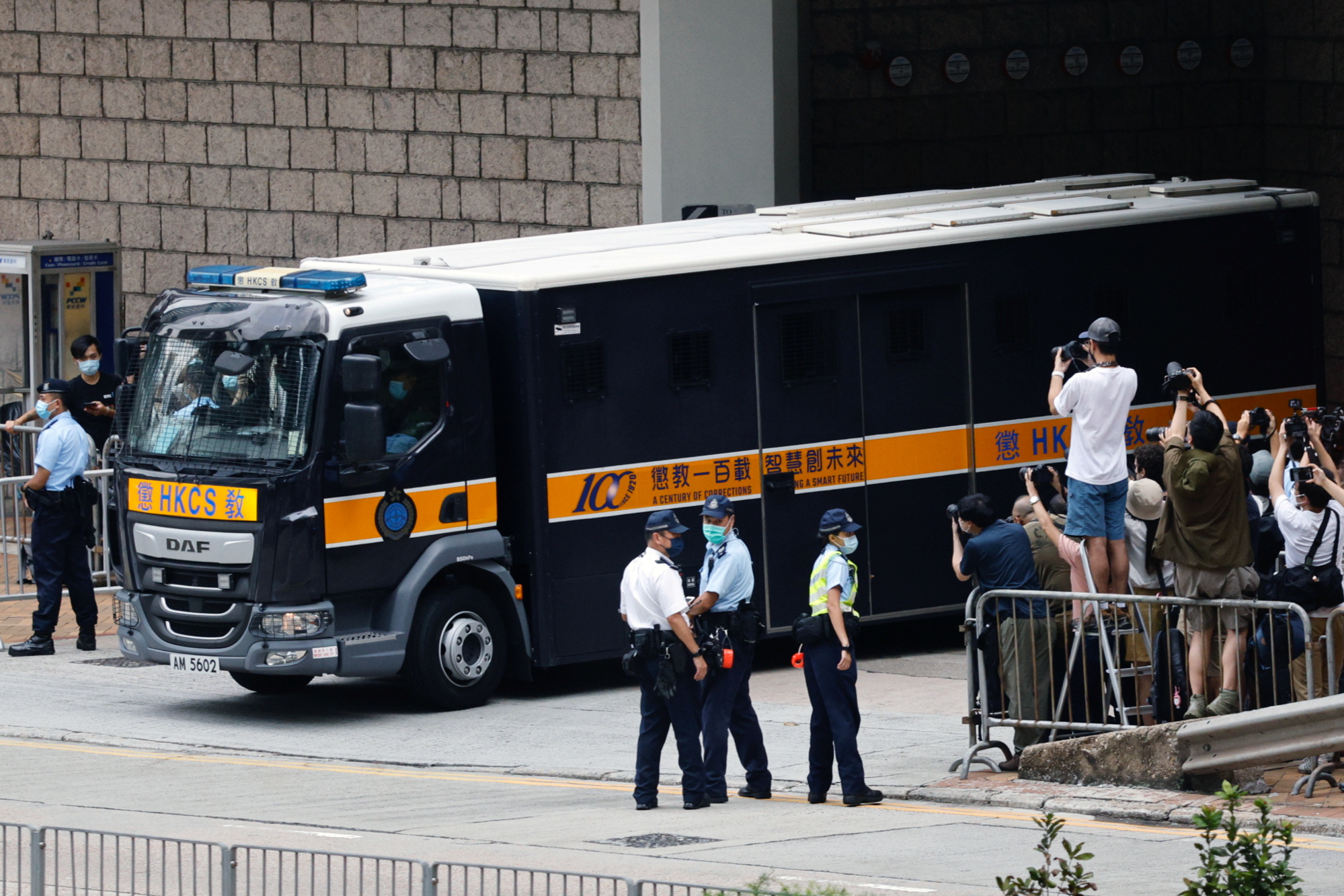 觀塘一個大型商場26日晚上直播比賽和頒獎儀式，當奏起中國國歌時，有人發出噓聲，香港警方30日表示，已經逮捕1名40歲男子。(路透社/達志影像)