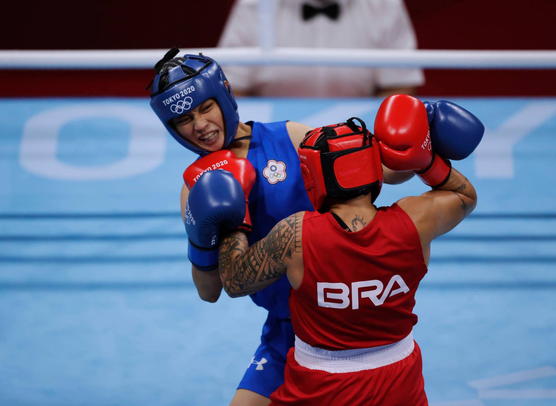 台灣拳擊好手吳詩儀（藍衣）。(路透社/達志影像)