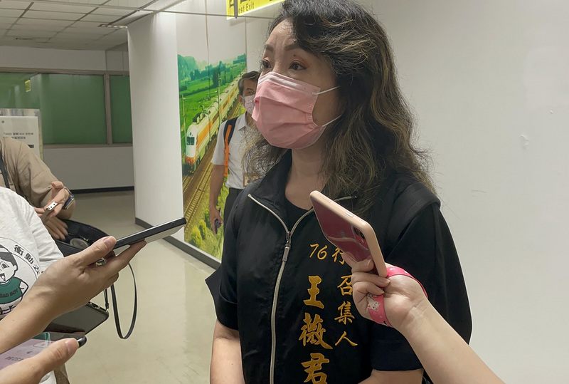 台鐵局31日與太魯閣號事故罹難者家屬召開第2次懇談會，會前由13名家屬成立自救團體「太魯閣的眼淚」，發言人王薇君（圖）受訪表示，盼懇談會可以著重在實際面作為。 (圖：中央社)